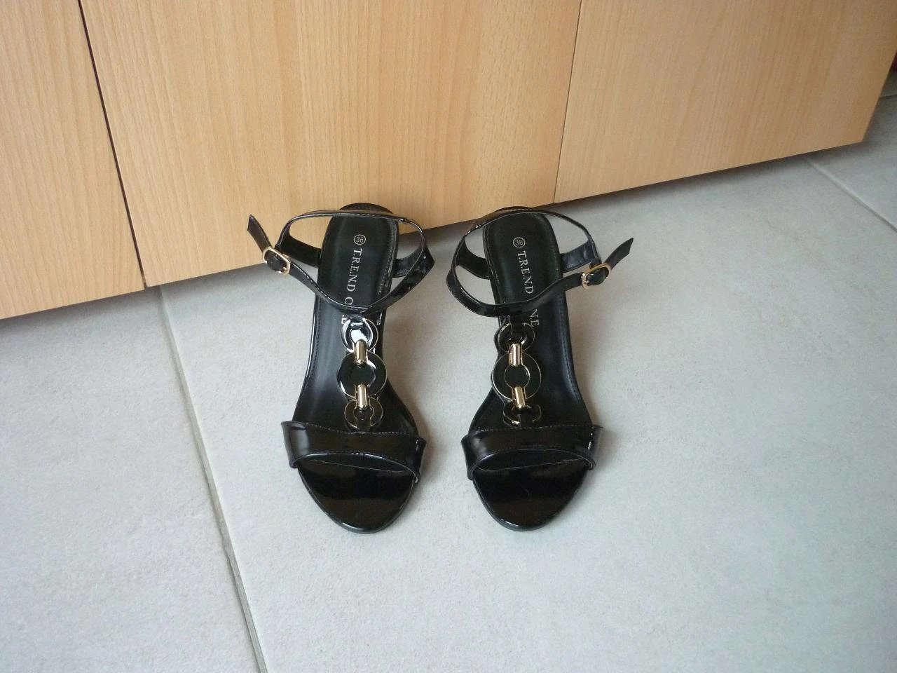 Zwarte hakken schoenen zwarte cirkels Maat 36-37